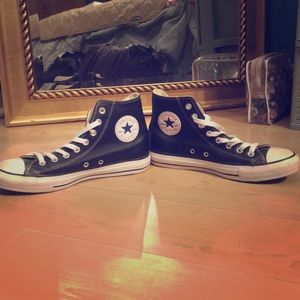 BLACK LEATHER CONVERSE